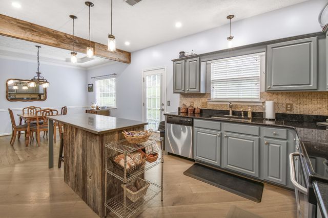 1009 Stafford Ct, Hendersonville, TN 37075