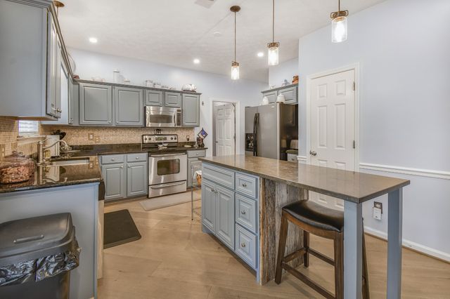 1009 Stafford Ct, Hendersonville, TN 37075