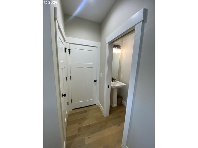 672 PARKER Loop, Silverton, OR 97381
