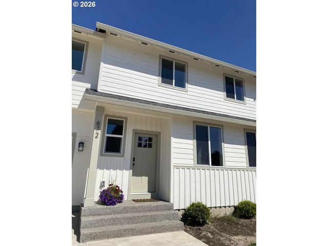 672 PARKER Loop, Silverton, OR 97381