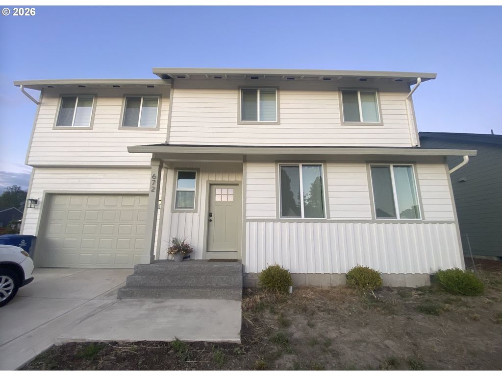672 PARKER Loop, Silverton, OR 97381