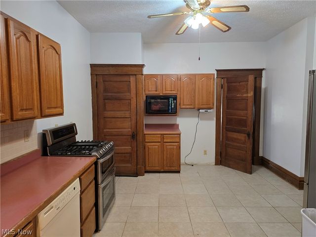 407 Williams Avenue, Williamstown, WV 26187