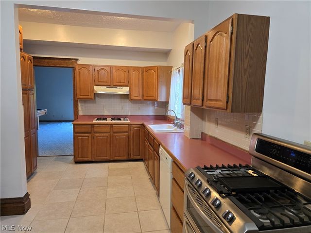407 Williams Avenue, Williamstown, WV 26187