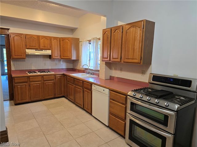 407 Williams Avenue, Williamstown, WV 26187