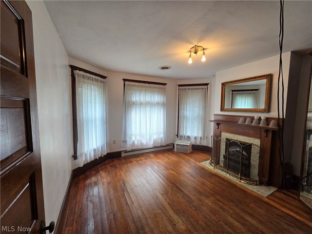 407 Williams Avenue, Williamstown, WV 26187