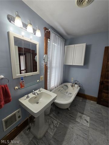 407 Williams Avenue, Williamstown, WV 26187