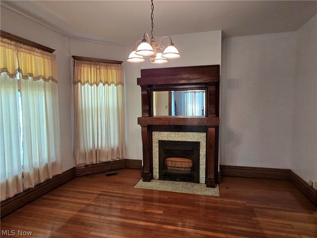 407 Williams Avenue, Williamstown, WV 26187