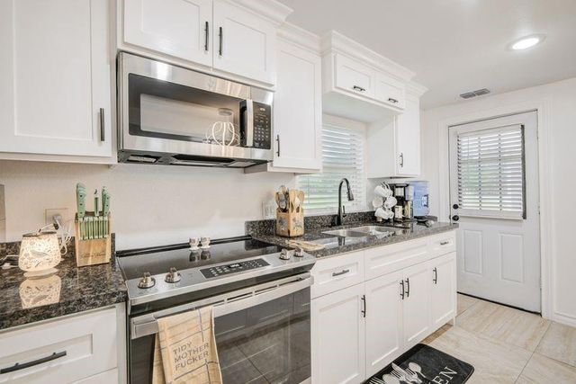 1256 2nd Street, Clute, TX 77531