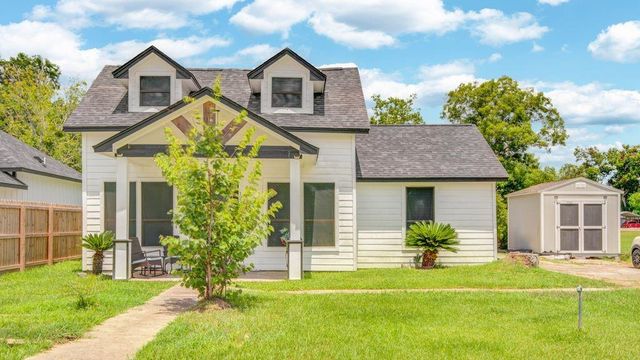 1256 2nd Street, Clute, TX 77531