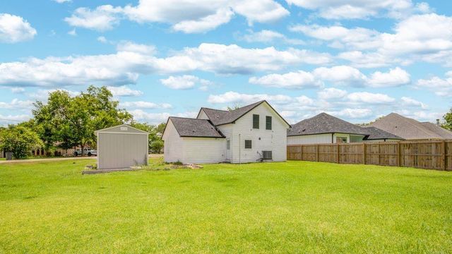1256 2nd Street, Clute, TX 77531
