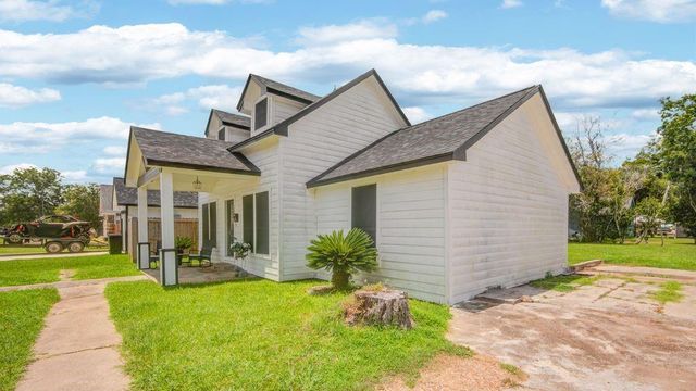 1256 2nd Street, Clute, TX 77531