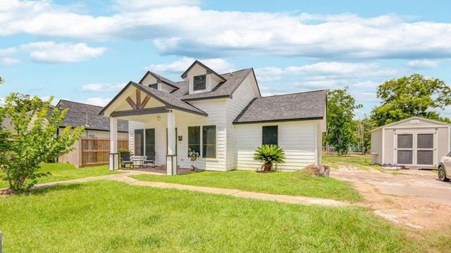 1256 2nd Street, Clute, TX 77531