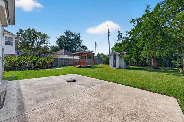 1207 Green Knoll Drive, Sugar Land, TX 77479