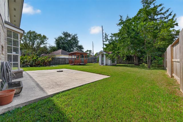 1207 Green Knoll Drive, Sugar Land, TX 77479