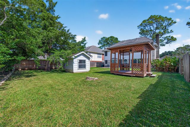 1207 Green Knoll Drive, Sugar Land, TX 77479