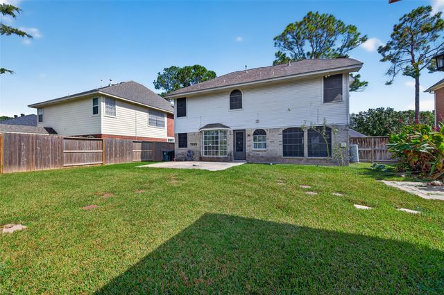1207 Green Knoll Drive, Sugar Land, TX 77479