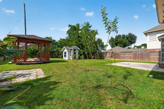 1207 Green Knoll Drive, Sugar Land, TX 77479