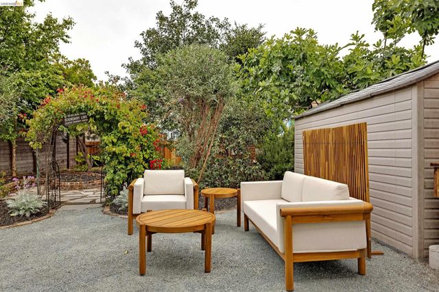 3041 Linden St, Oakland, CA 94608