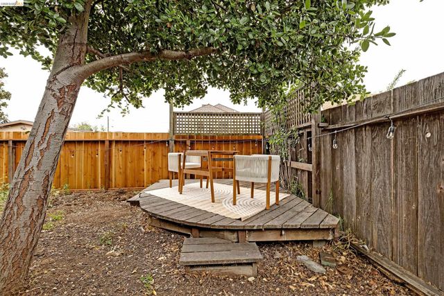 3041 Linden St, Oakland, CA 94608