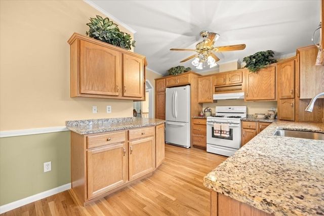 5604 Oak Point Drive, Middleboro, MA 02346