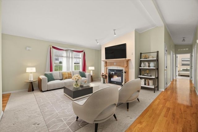 5604 Oak Point Drive, Middleboro, MA 02346