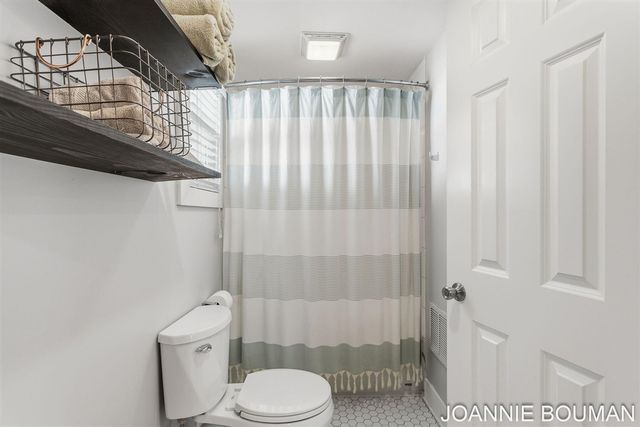 228 N Ottawa Street, Zeeland, MI 49464