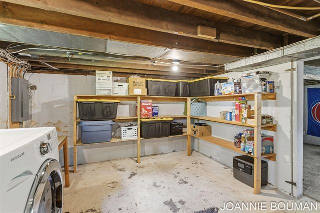 228 N Ottawa Street, Zeeland, MI 49464
