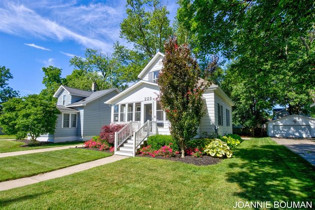 228 N Ottawa Street, Zeeland, MI 49464