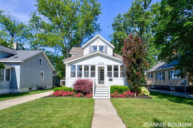 228 N Ottawa Street, Zeeland, MI 49464