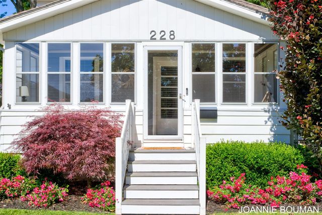 228 N Ottawa Street, Zeeland, MI 49464