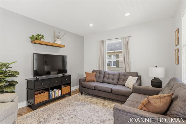 228 N Ottawa Street, Zeeland, MI 49464