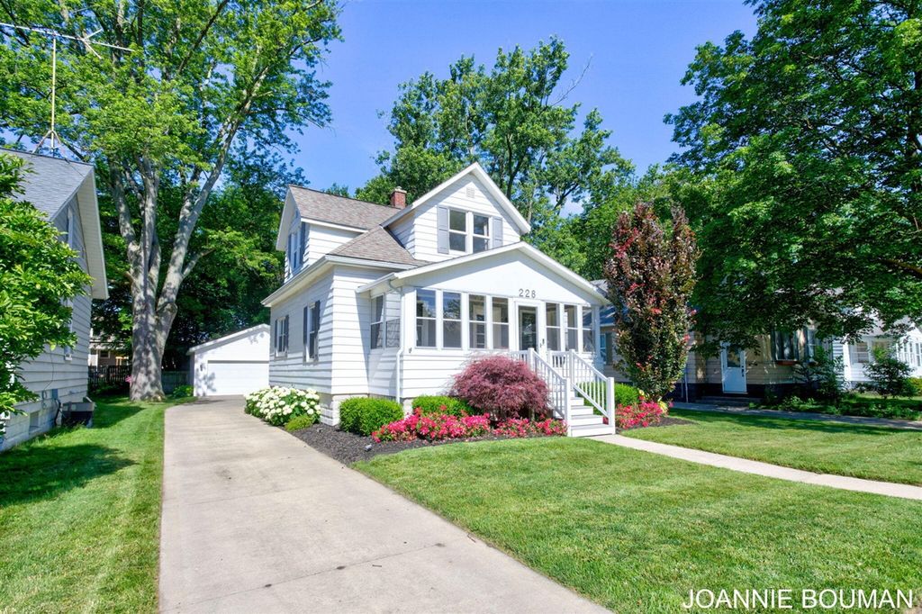 228 N Ottawa Street, Zeeland, MI 49464