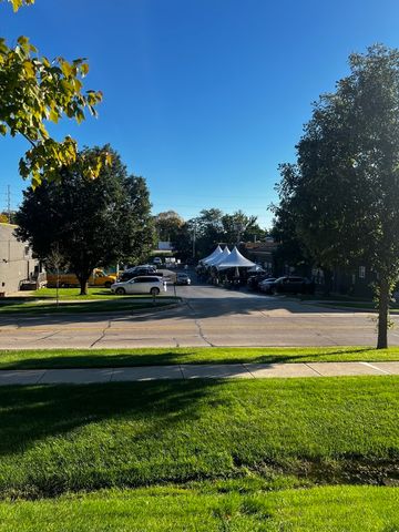 4942 Douglas Road 206, Downers Grove, IL 60515