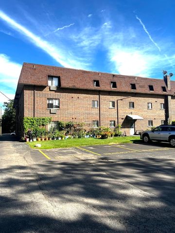 4942 Douglas Road 206, Downers Grove, IL 60515
