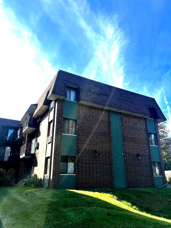 4942 Douglas Road 206, Downers Grove, IL 60515