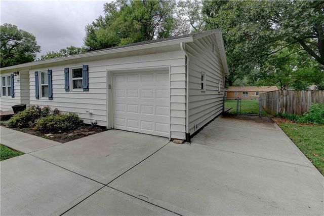 7722 W 66th Terrace, Mission, KS 66202