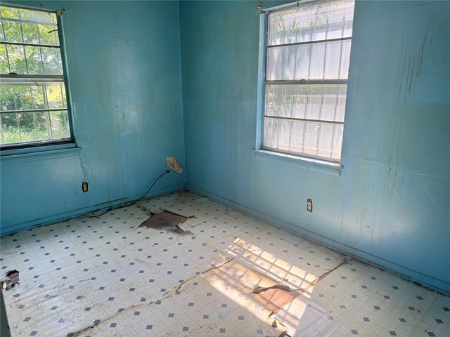 303 Perry Avenue, Waxahachie, TX 75165