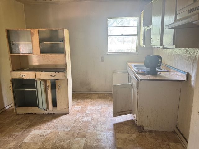 303 Perry Avenue, Waxahachie, TX 75165