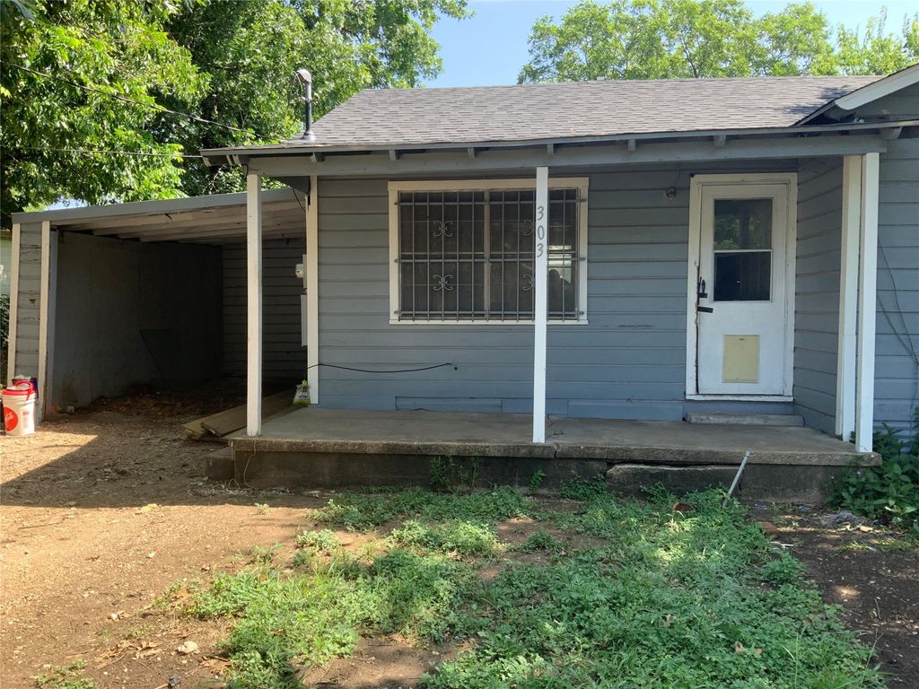 303 Perry Avenue, Waxahachie, TX 75165