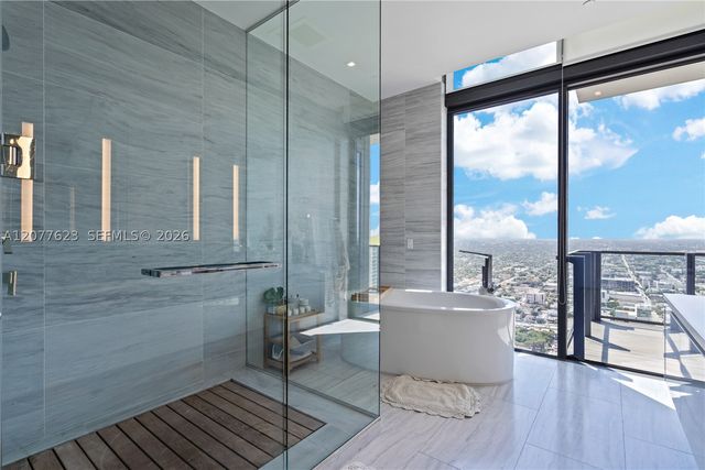88 SW 7th St 4203, Miami, FL 33130