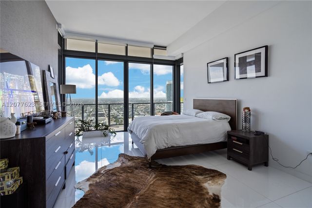 88 SW 7th St 4203, Miami, FL 33130