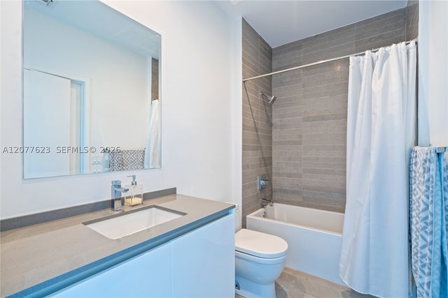 88 SW 7th St 4203, Miami, FL 33130