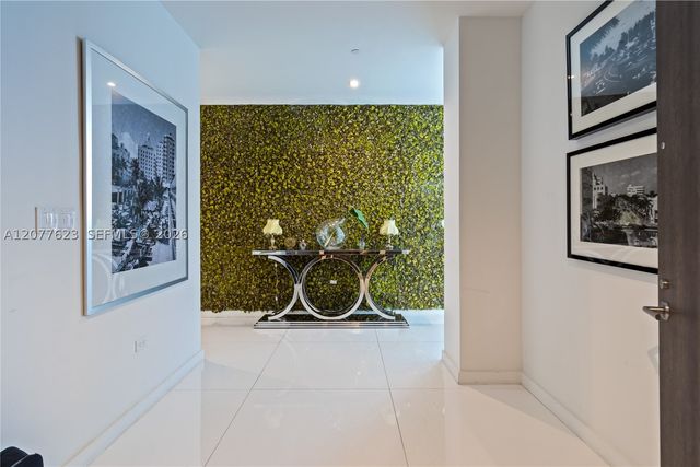 88 SW 7th St 4203, Miami, FL 33130