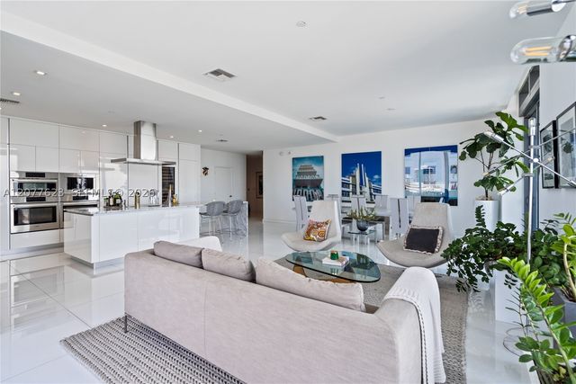 88 SW 7th St 4203, Miami, FL 33130