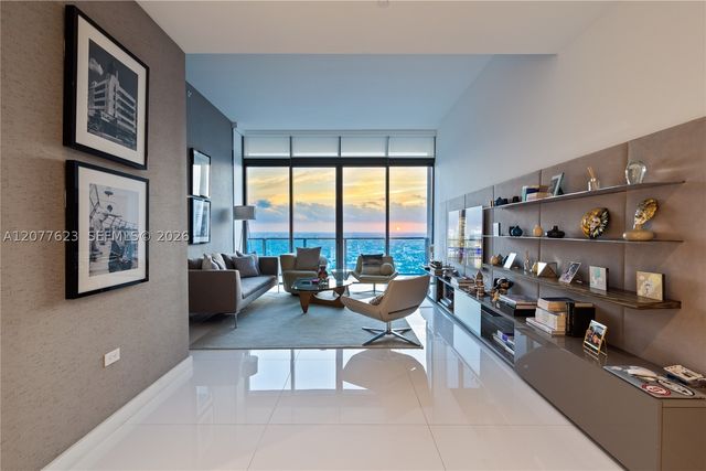 88 SW 7th St 4203, Miami, FL 33130