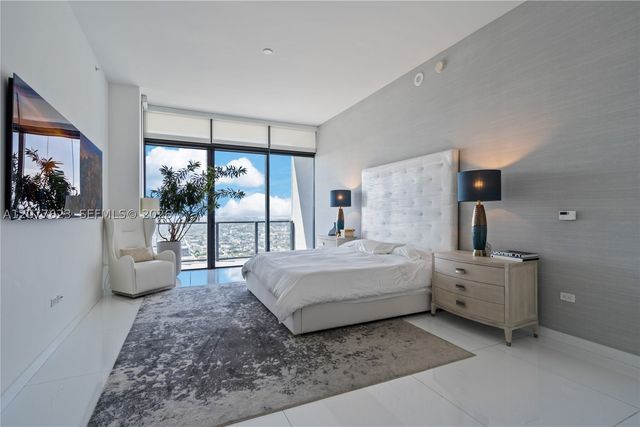 88 SW 7th St 4203, Miami, FL 33130