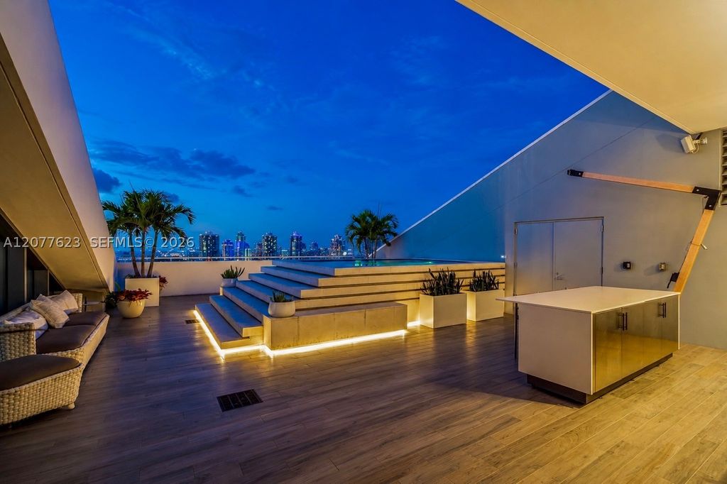 88 SW 7th St 4203, Miami, FL 33130
