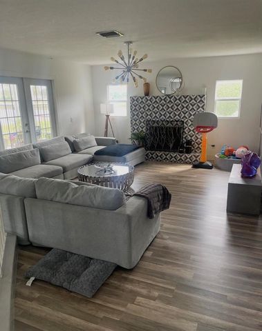 8497 Bonita Isle Drive, Lake Worth, FL 33467