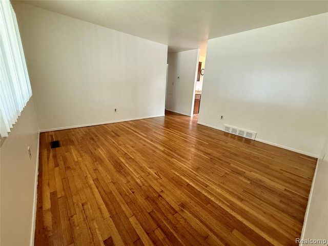 5221 Woodward Street, Wayne, MI 48184