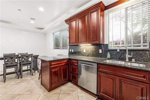 11145 Sunshine Terrace 102, Studio City, CA 91604